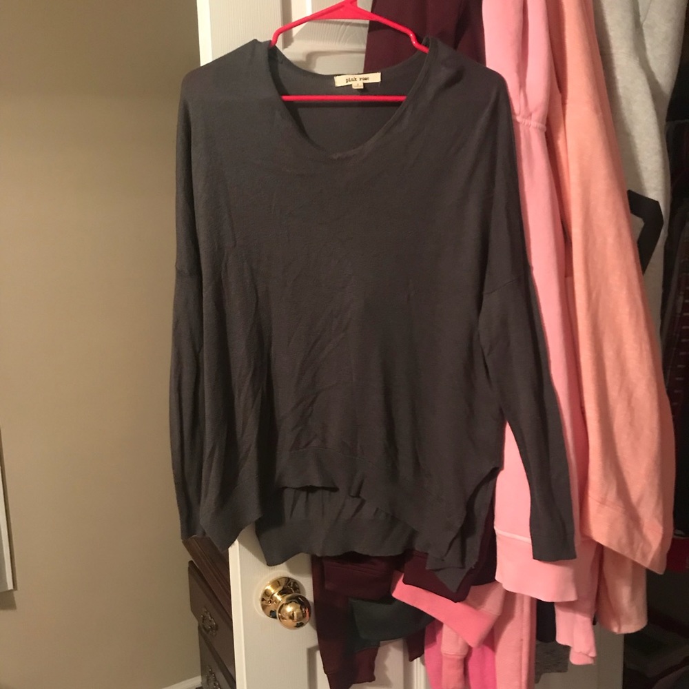 3/4th sleeve grey shirt